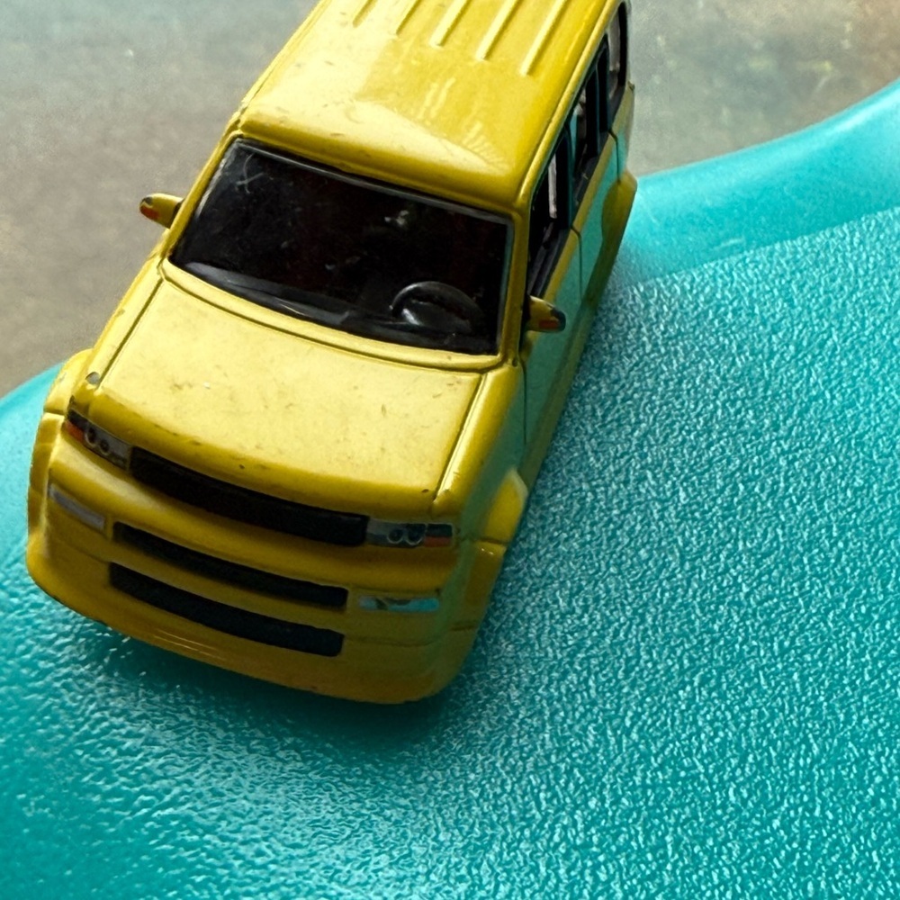 Super Rare 2005 SCION XB Yellow Release Series 2.0 🔥no box good condition - Picture 7 of 8